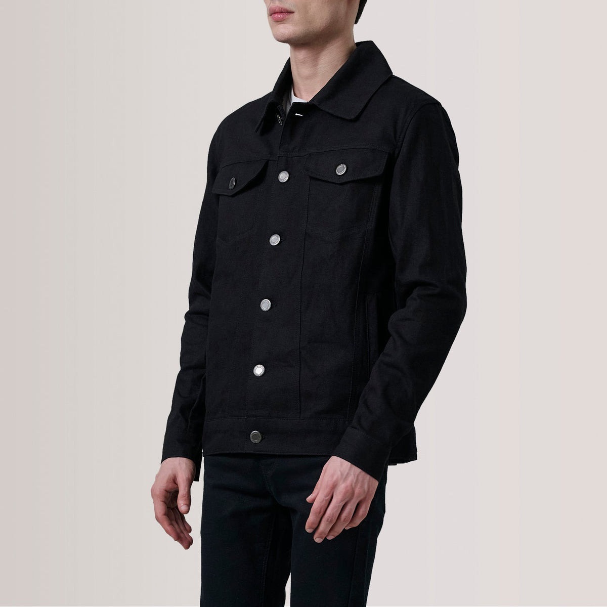 Conard Czarna Denim Trucker Kurtka Skórzana Męska For Men - Lateral Side Profile View Showing Sleeve Cut &amp; Athletic Taper Fit