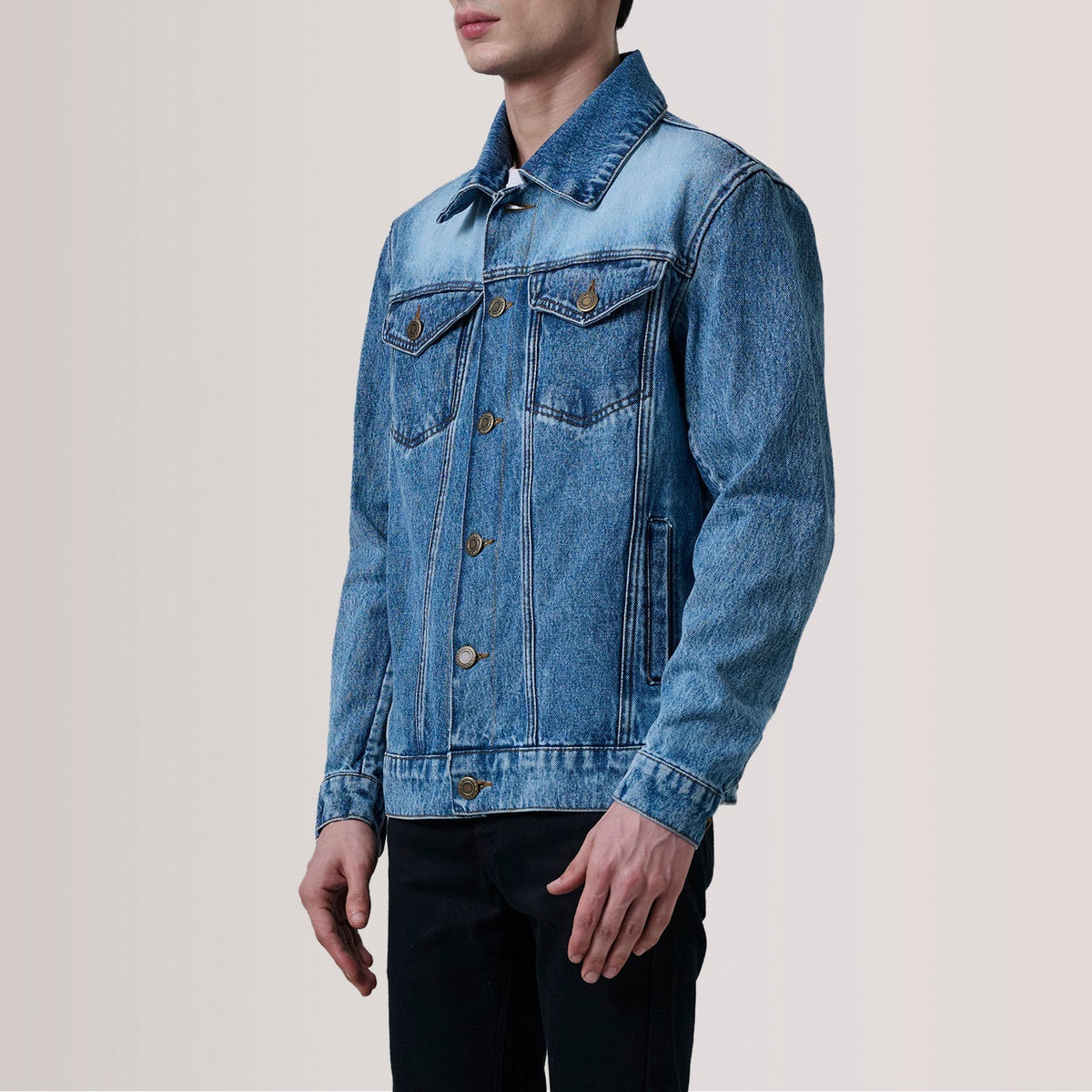 Conard Ice Blue Denim Trucker Kurtka Skórzana Męska For Men - Lateral Side Profile View Showing Sleeve Cut &amp; Athletic Taper Fit