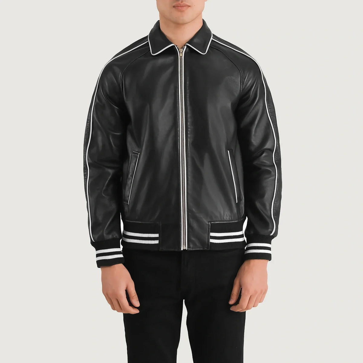 Close-Up Detail of Shirt collar &amp; Zipper Hardware on Cooper Czarna Leather Varsity Kurtka Skórzana Męska