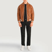 Cooper Jasnobrązowa Brązowa Leather Varsity Kurtka Skórzana Męska - Lateral Side Profile View Showing Sleeve Cut &amp; Athletic Taper Fit