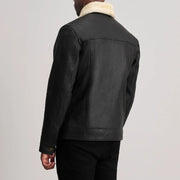 
Szczegółowe zbliżenie of Classic Collar & Button Hardware on Dallis Tumbled Black Shearling Trucker Jacket