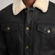 
Widok podszewki Showing Fully Faux Fur Lined & Dwie funkcjonalne kieszenie wewnętrzne