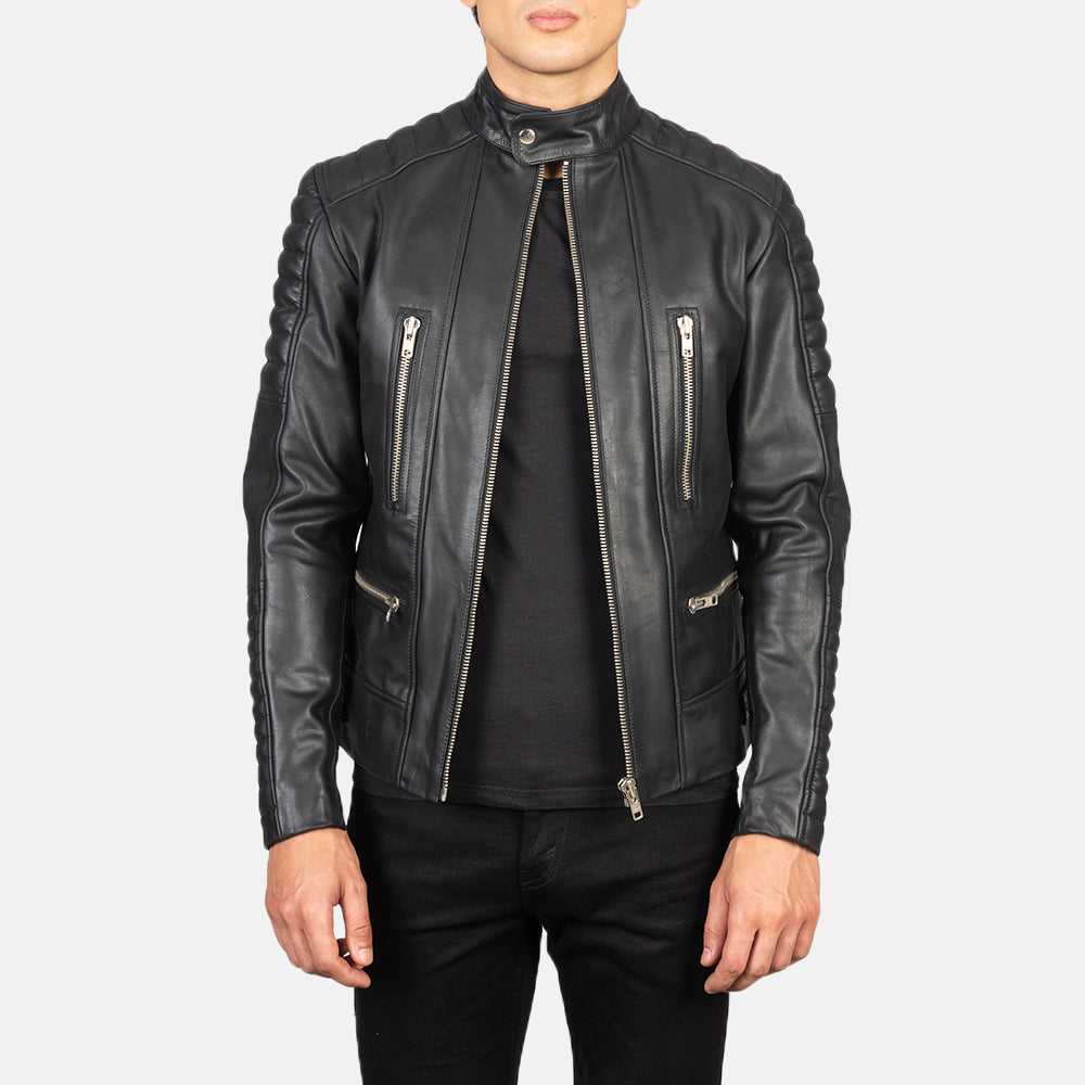 
Damian Grey Suede Biker Jacket in Grey Sheepskin Suede - Widok z przodu i dopasowana sylwetka | Kup online w oficjalnym sklepie