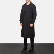 
Black Synthetic Wool Trench Coat - Widok z tyłu z dopasowanymi ramionami i czystym dołem