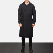 
Szczegółowe zbliżenie of Notch & Button Hardware on Detective Czarny Wool Skórzany Płaszcz Męska