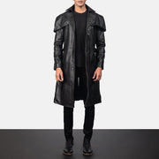 
Deux Czarny Leather Duster Męska in Black Cowhide Leather - Widok z przodu i dopasowana sylwetka | Kup online w oficjalnym sklepie