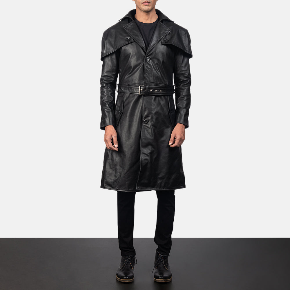 
Black Cowhide Leather Trench Coat - Widok z tyłu z dopasowanymi ramionami i czystym dołem