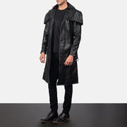 
Deux Czarny Leather Duster Męska - Widok z boku z ergonomicznym krojem rękawa