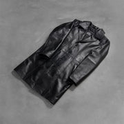 Styled Fit Perspective of Men's Don Long Czarna Skórzany Płaszcz Męska on Model - Natural Daylight Drape
