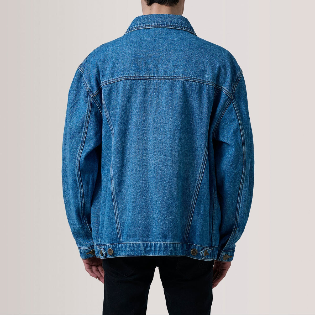 
Szczegółowe zbliżenie of Classic Collar & Heavy-Duty Zipper Hardware on Eddie Dark Niebieski Oversized Denim Trucker Kurtka Skórzana Męska For Men