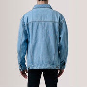 
Szczegółowe zbliżenie of Classic Collar & Heavy-Duty Zipper Hardware on Eddie Light Niebieski Oversized Denim Trucker Kurtka Skórzana Męska For Men