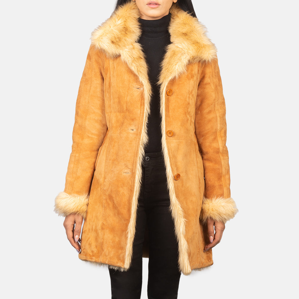 
Erica Beige Leather Coat in Distressed Beige Goatskin Suede - Widok z przodu i dopasowana sylwetka | Kup online w oficjalnym sklepie