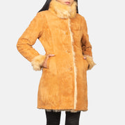 
Szczegółowe zbliżenie of Notch & Button Hardware on Erica Beige Leather Coat