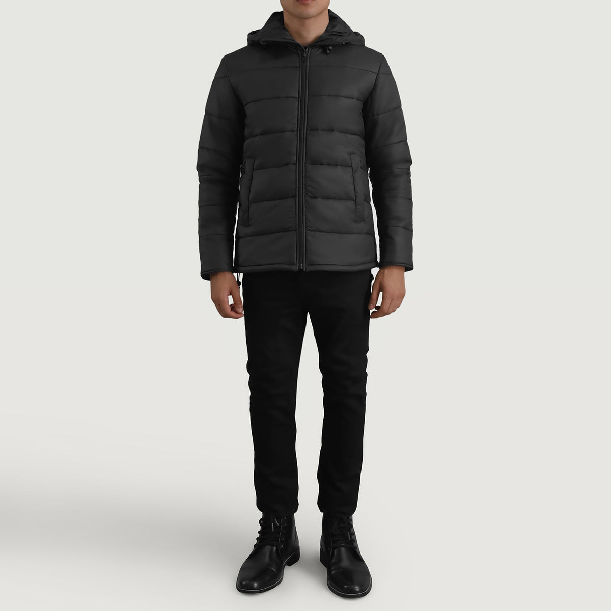 
Erico Czarny Hooded Puffer Kurtka Skórzana Męska - Widok z boku z ergonomicznym krojem rękawa