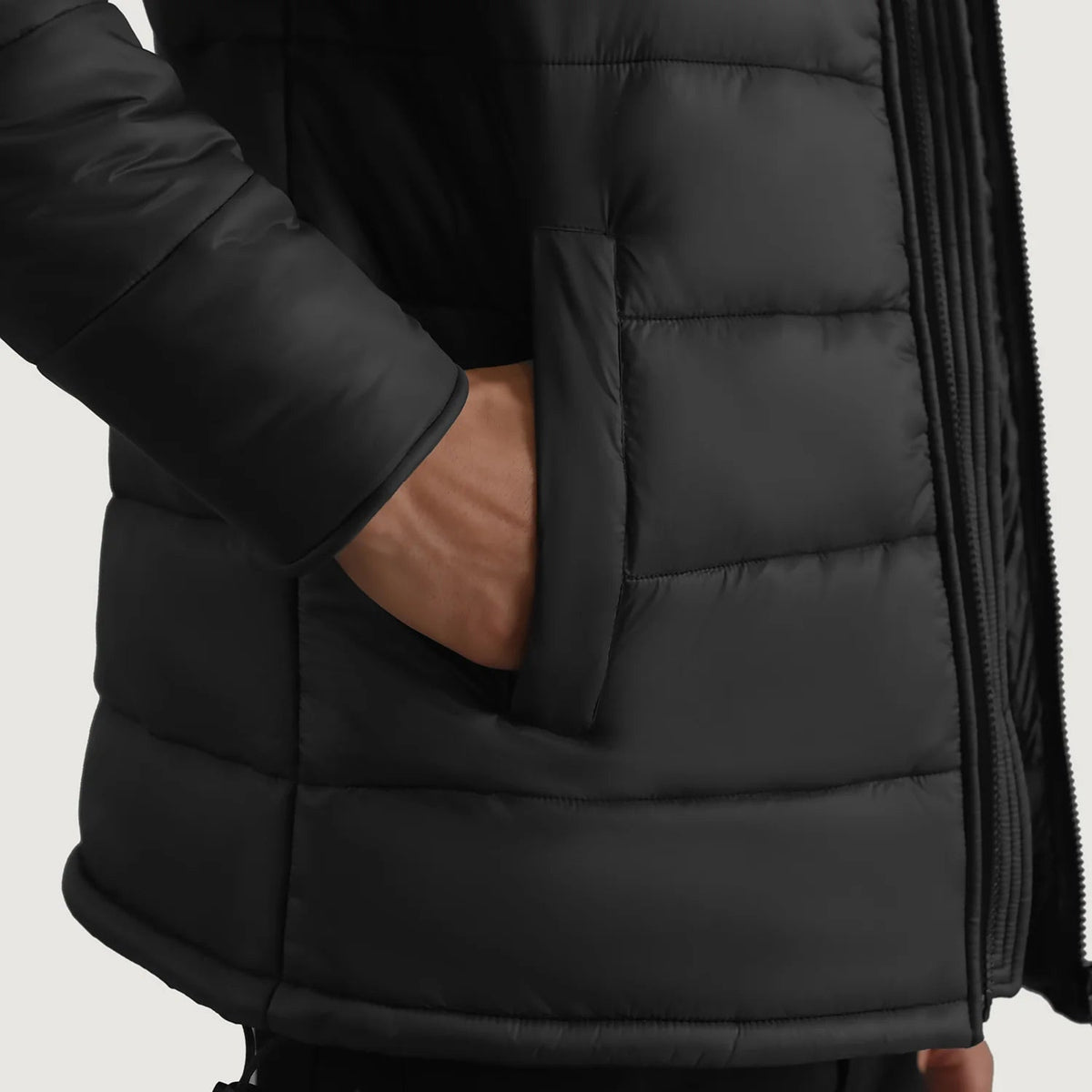 
Widok podszewki Showing Quilted Viscose Lining & Dwie funkcjonalne kieszenie wewnętrzne