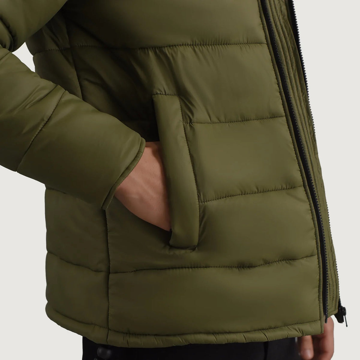 
Widok podszewki Showing Quilted Viscose Lining & Dwie funkcjonalne kieszenie wewnętrzne