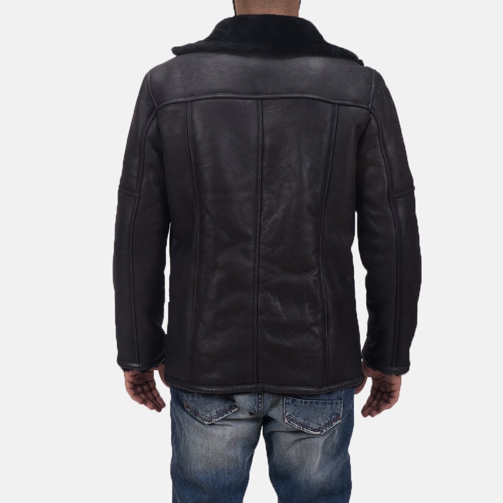 Close-Up Detail of Notch &amp; Button Hardware on Men's Furcliff Double Face Shearling Skórzany Płaszcz Męska
