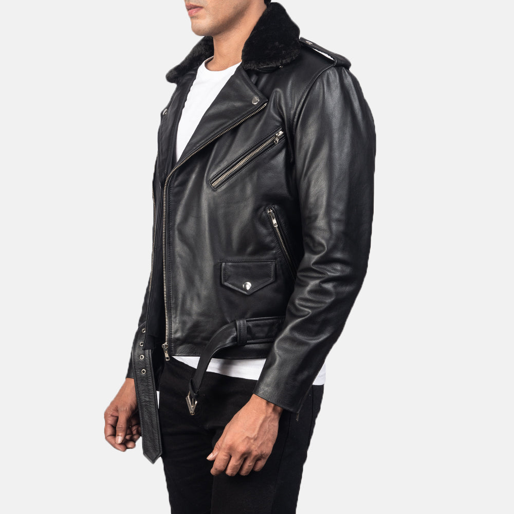 
Black Cowhide Leather Biker Jacket - Widok z tyłu z dopasowanymi ramionami i czystym dołem