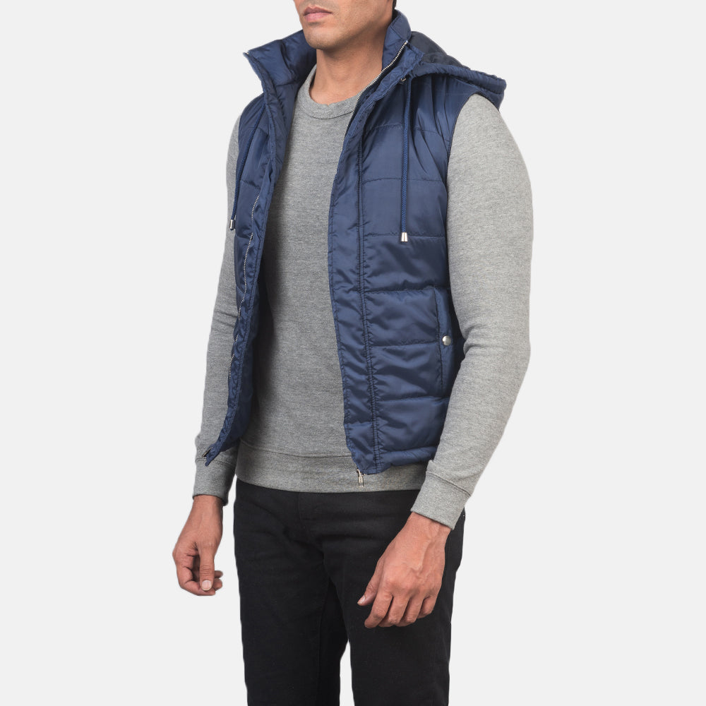 
Blue Nylon (Water-Resistant) Leather Vest - Widok z tyłu z dopasowanymi ramionami i czystym dołem