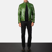 
Szczegółowe zbliżenie of Band with snap buttons & Zipper Hardware on Gatsby Quilted Green Leather Biker Jacket