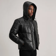 
Tan Brown Sheepskin Leather Hooded Jacket - Widok z tyłu z dopasowanymi ramionami i czystym dołem