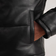 
Widok podszewki Showing Polyester Lining & Dwie funkcjonalne kieszenie wewnętrzne