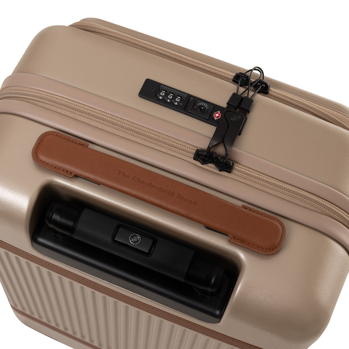 
Zdjęcie na sylwetce:  Hand Luggage Suitcase Front Pocket Zuna Damska Damska na modelu w naturalnym świetle dziennym