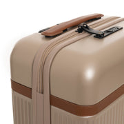 
Zdjęcie na sylwetce:  Hand Luggage Suitcase Zuna Damska Damska na modelu w naturalnym świetle dziennym