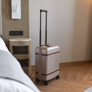 
Hand Luggage Suitcase Zuna Damska Damska - Widok z boku z ergonomicznym krojem rękawa
