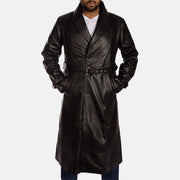 
Black Cowhide Leather Trench Coat - Widok z tyłu z dopasowanymi ramionami i czystym dołem