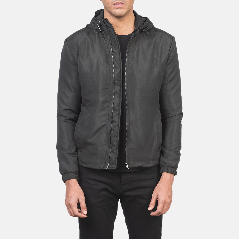 
Jimmy Czarny Hooded Windbreaker Kurtka Skórzana Męska in Black Polyester - Widok z przodu i dopasowana sylwetka | Kup online w oficjalnym sklepie