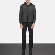 
Jimmy Czarny Hooded Windbreaker Kurtka Skórzana Męska - Widok z boku z ergonomicznym krojem rękawa