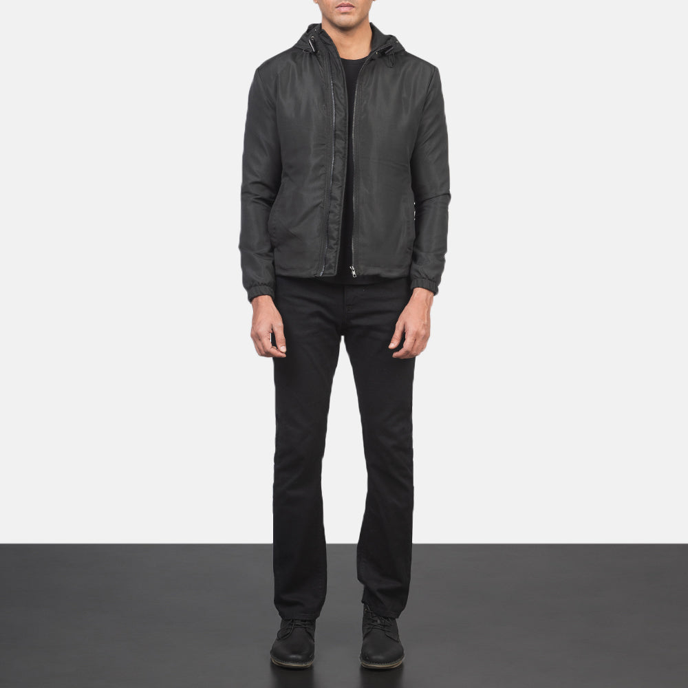 Jimmy Black Hooded Windbreaker Jacket - Widok z boku z ergonomicznym krojem rękawa