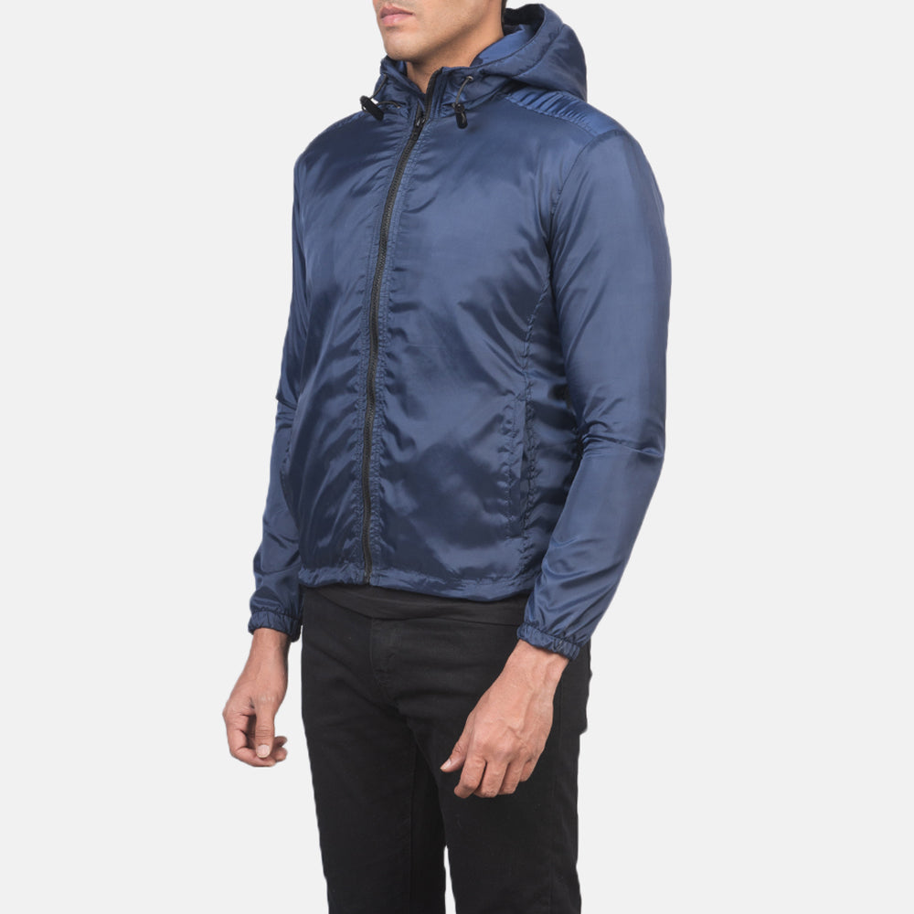 Blue Nylon Hooded Jacket - Widok z tyłu z dopasowanymi ramionami i czystym dołem