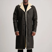 
Kolby Tumbled Brown Shearling Long Coat in Brown Sheepskin Snuffed - Widok z przodu i dopasowana sylwetka | Kup online w oficjalnym sklepie