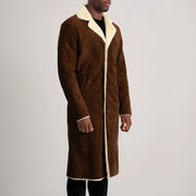 
Brown Goatskin Suede Aviator Jacket - Widok z tyłu z dopasowanymi ramionami i czystym dołem