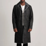 
Kolby Distressed Black Shearling Long Coat in Distressed Black Sheepskin Snuffed - Widok z przodu i dopasowana sylwetka | Kup online w oficjalnym sklepie