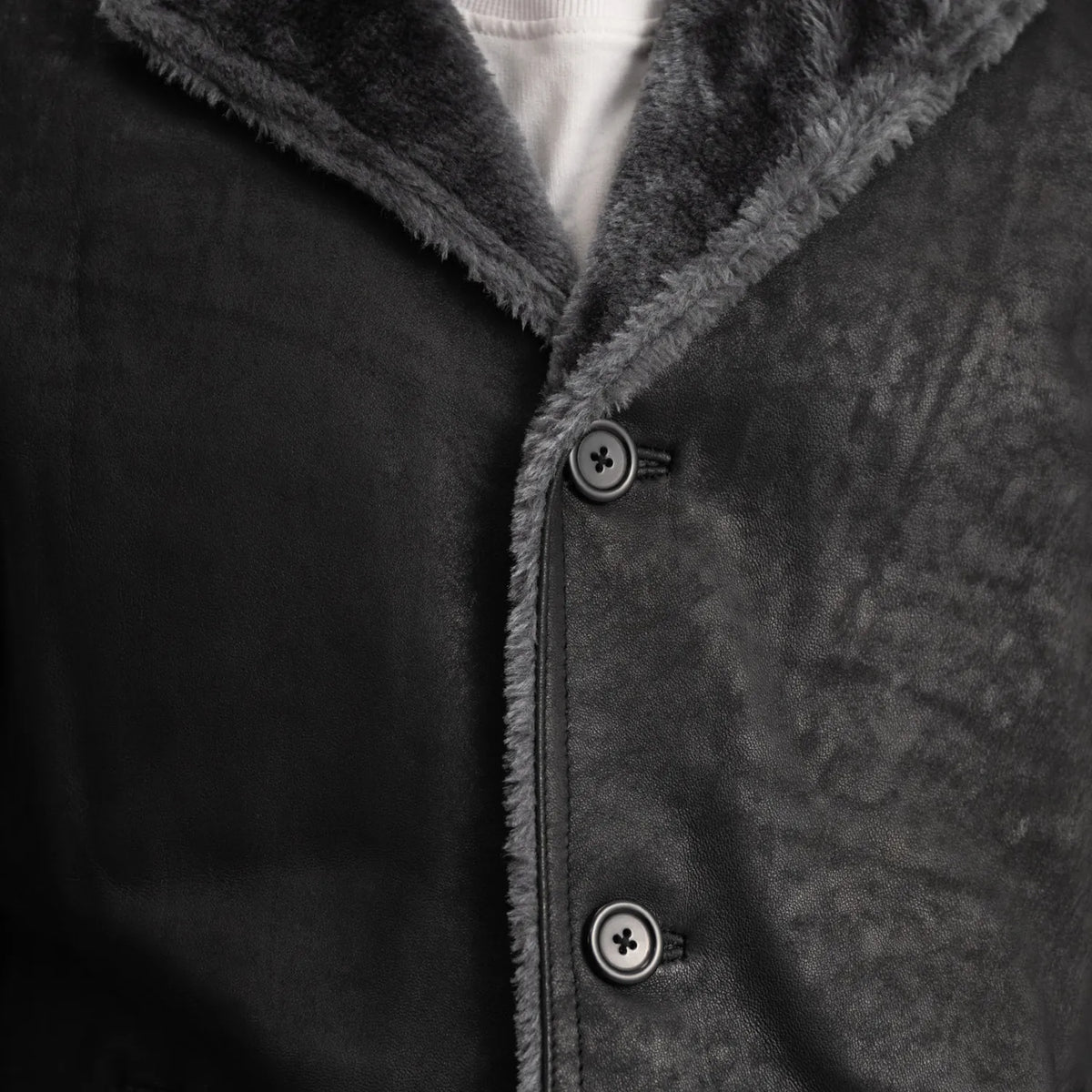 
Szczegółowe zbliżenie of Notch & Button Hardware on Kolby Distressed Black Shearling Long Coat