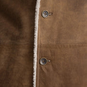 
Szczegółowe zbliżenie of Notch & Button Hardware on Kolby Distressed Brown Shearling Long Coat