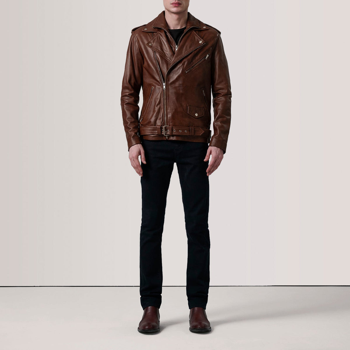 
Distressed Brown Sheepskin Burnished Biker Jacket - Widok z tyłu z dopasowanymi ramionami i czystym dołem