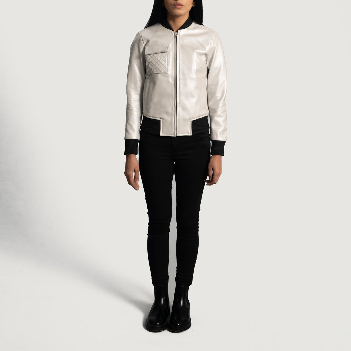 Close-Up Detail of Varsity &amp; Zipper Hardware on Women's Lana Silver Skórzana Kurtka Bomberka Damska
