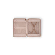 Close-Up Detail of Classic Collar &amp; Heavy-Duty Zipper Hardware on Large Suitcase Zuna Damska