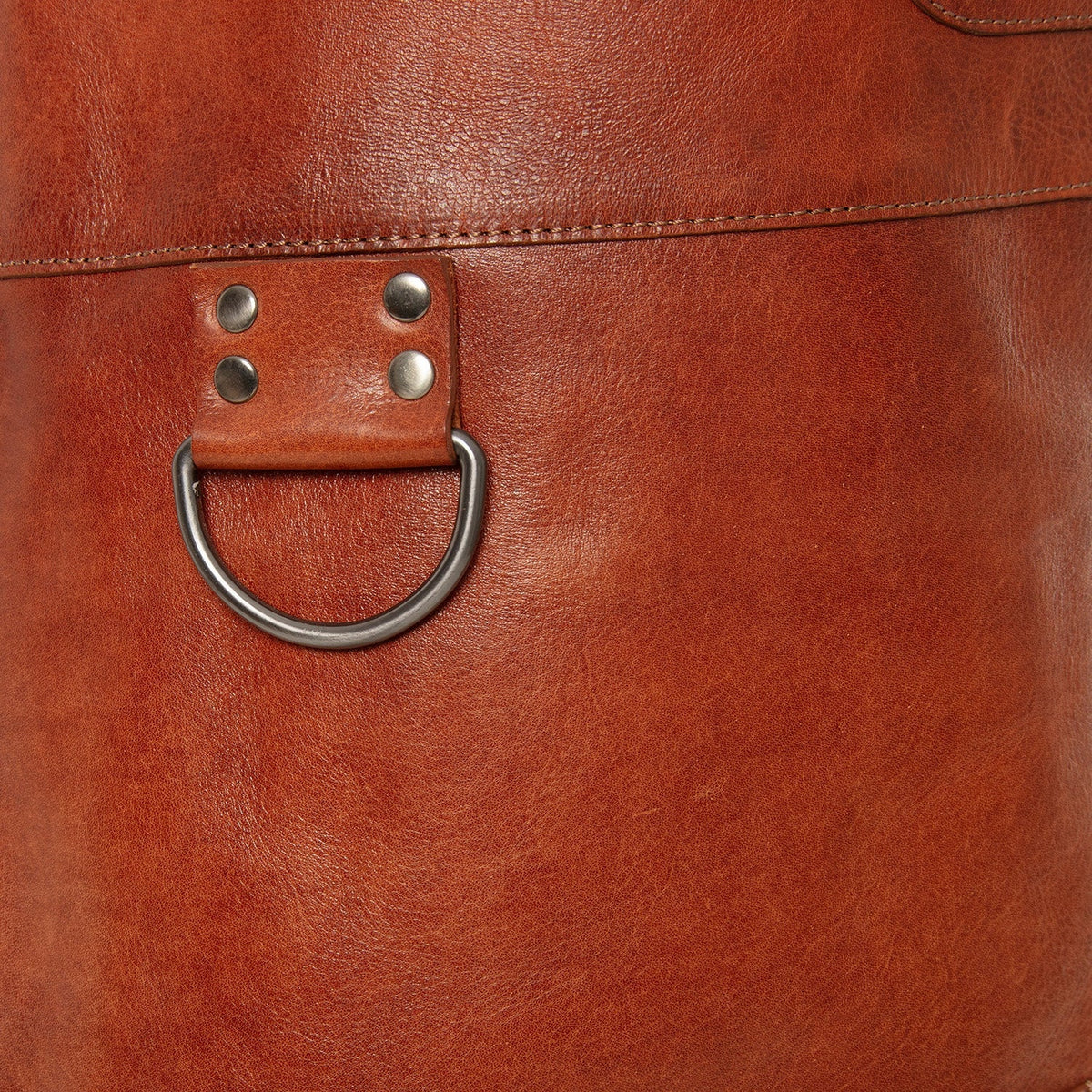 Close-Up Detail of Classic Collar &amp; Heavy-Duty Zipper Hardware on Leather Apron Churrasco Damska
