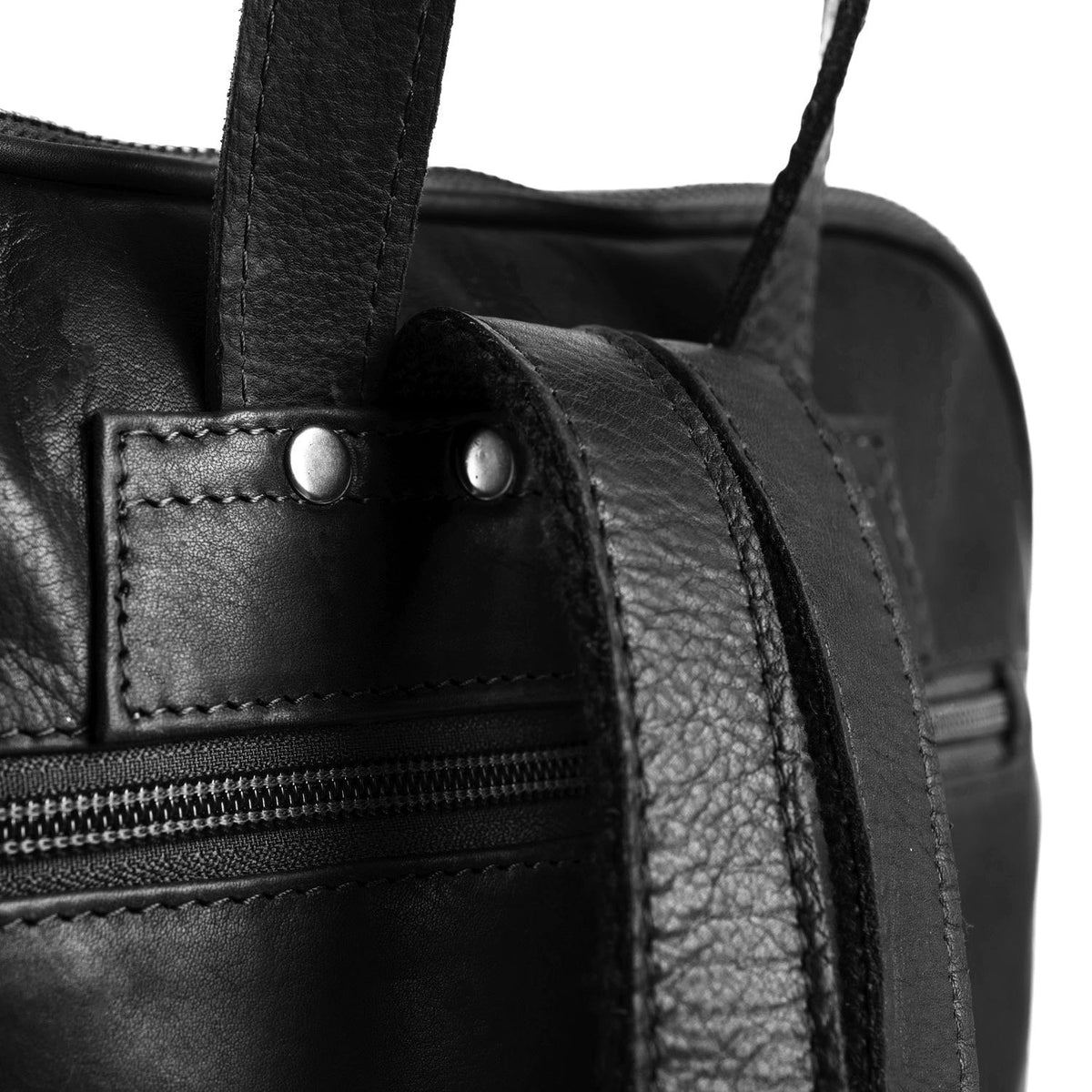 Solid Antique Brass Hardware &amp; Heavy-Duty Dual Zipper Detail on Naomi Full-Grain Leather Backpack Damska