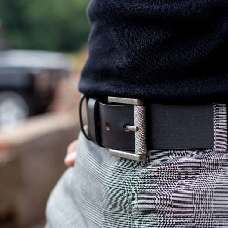 
Classic 100% Full-Grain leather Belt - Widok z tyłu ze wzmocnionymi skórzanymi pasami