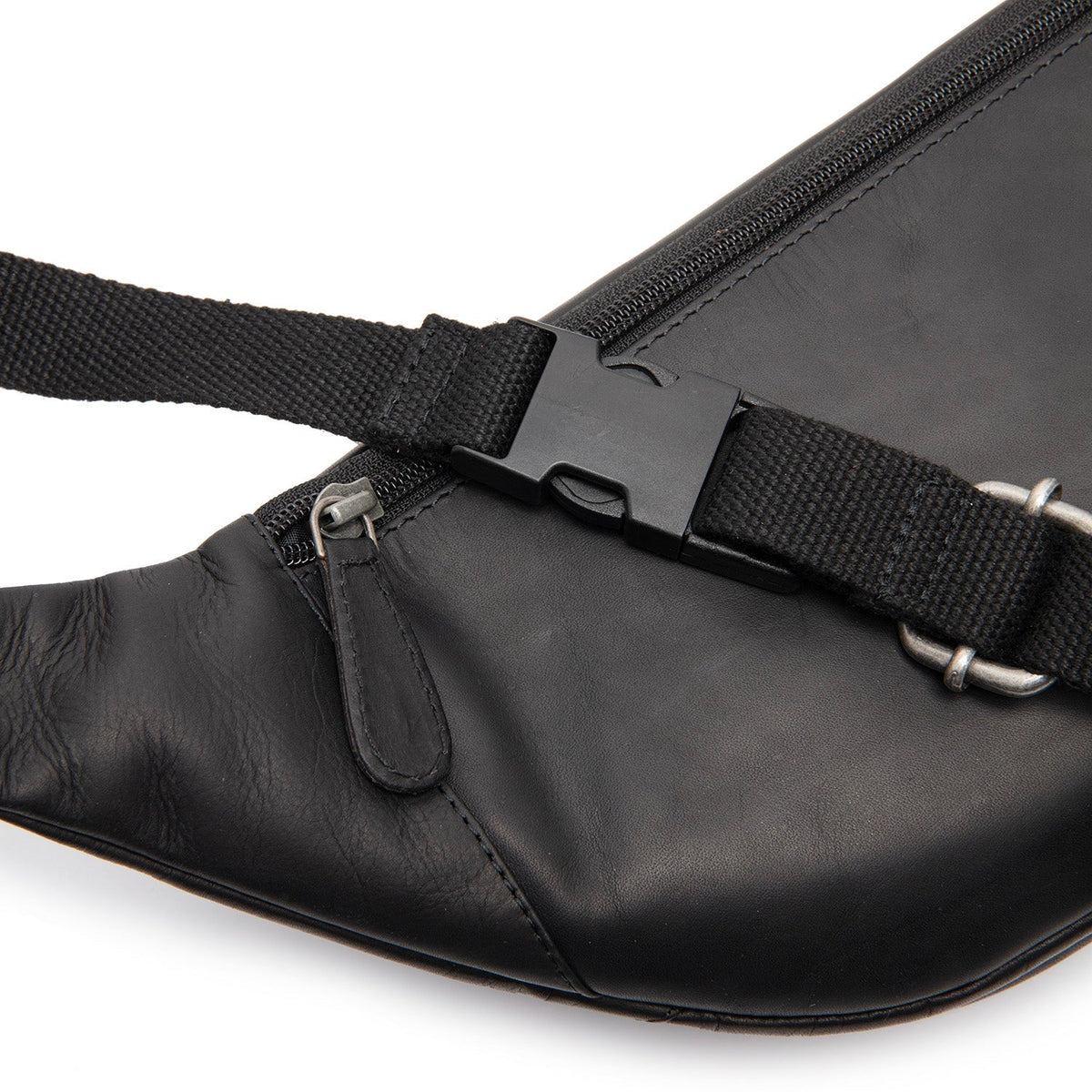 
Solid Antique Brass Hardware & Heavy-Duty Dual Zipper Detail on Vernio Skórzana nerka saszetka