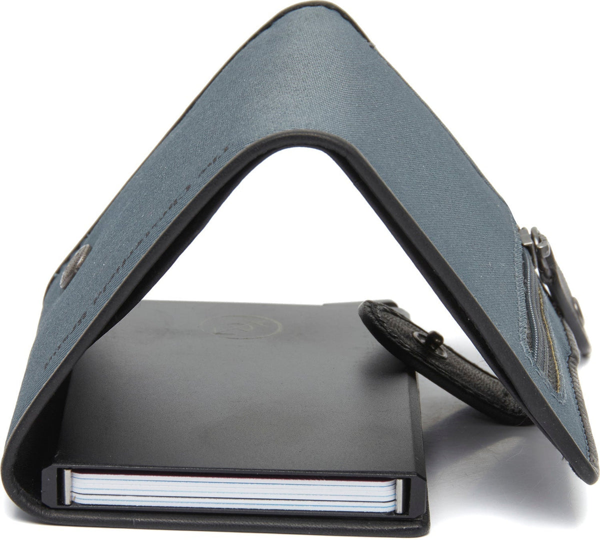 Delsbo Full-Grain Leather Card Holder Damska - Structured Side Profile Showing Gusset Depth &amp; Expansion Capacity