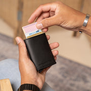 
Classic 100% Full-Grain Leather Card Holder - Widok z tyłu ze wzmocnionymi skórzanymi pasami