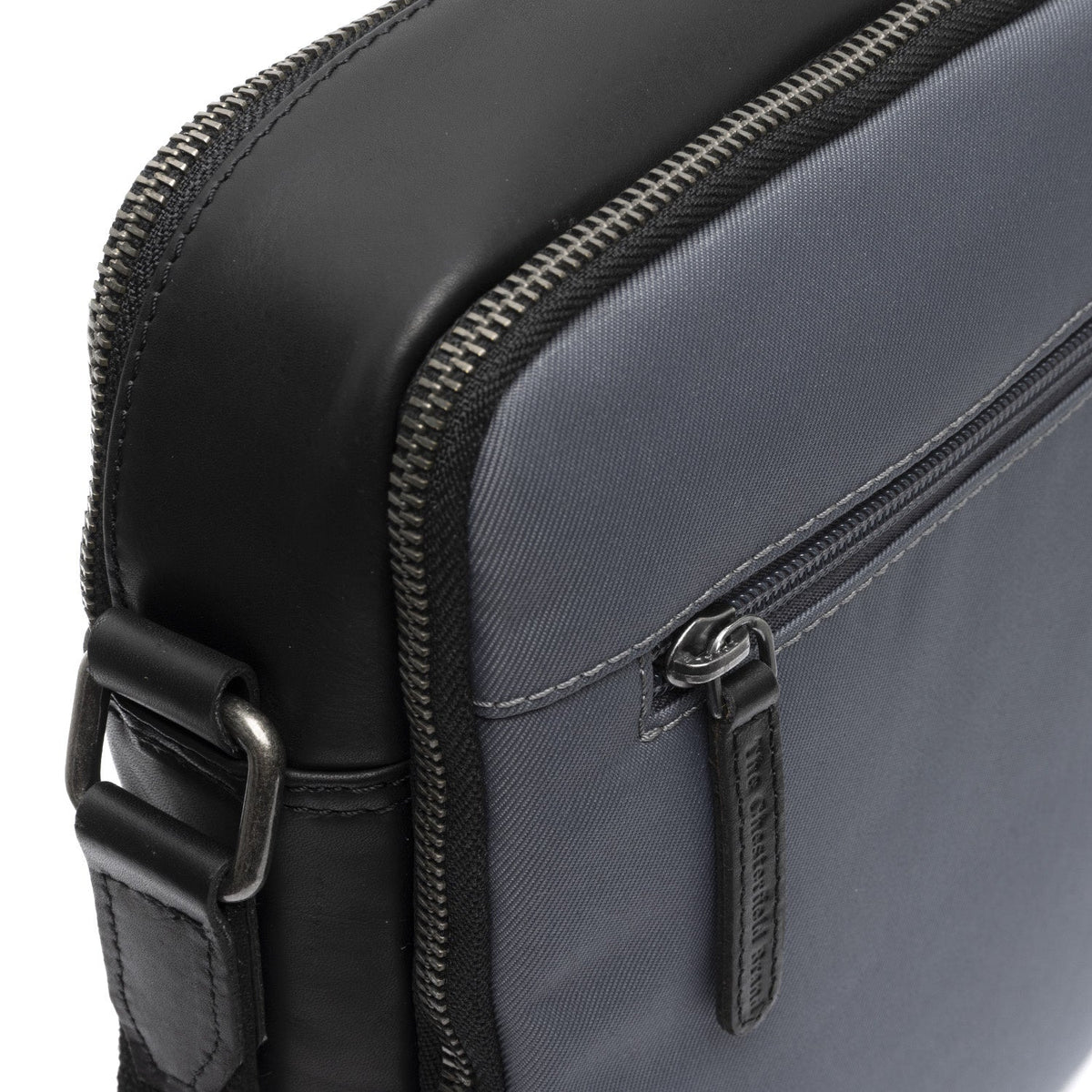 Widok podszewki Showing Dedicated Padded Laptop Sleeve & Multi-Compartment Organization