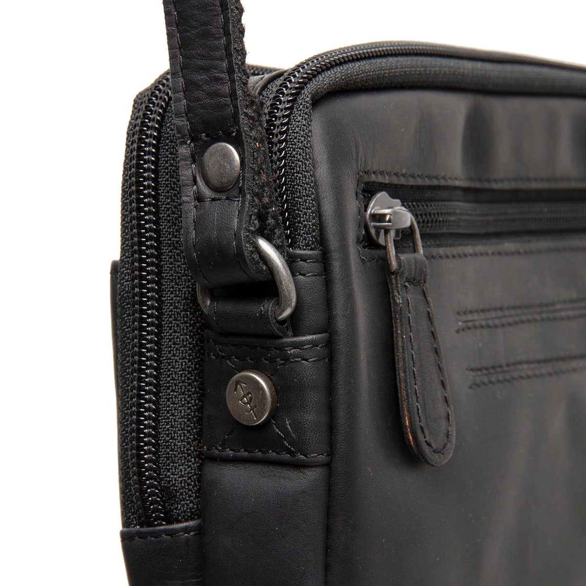 
Widok podszewki Showing Dedicated Padded Laptop Sleeve & Multi-Compartment Organization
